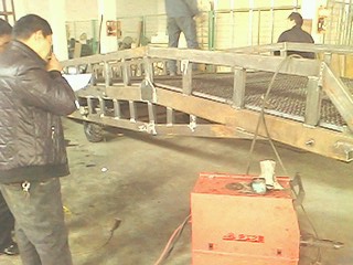 正在製造中（zhōng）的車橋